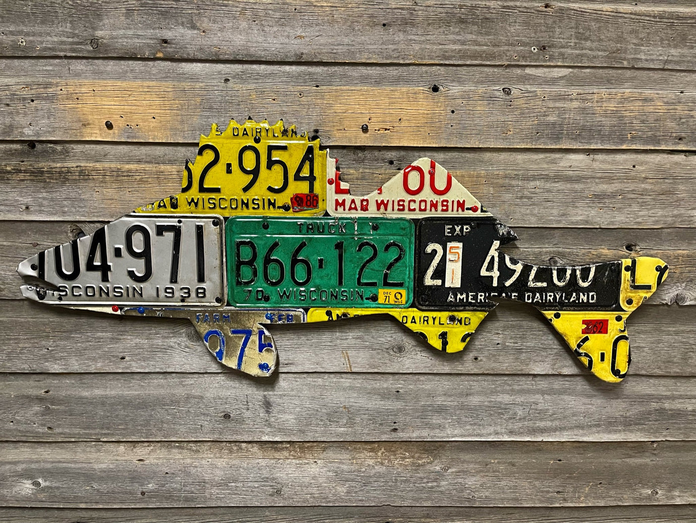 Wisconsin Vintage Walleye License Plate Art - Ready-To-Ship